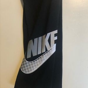 Nike black women’s Capri leggings